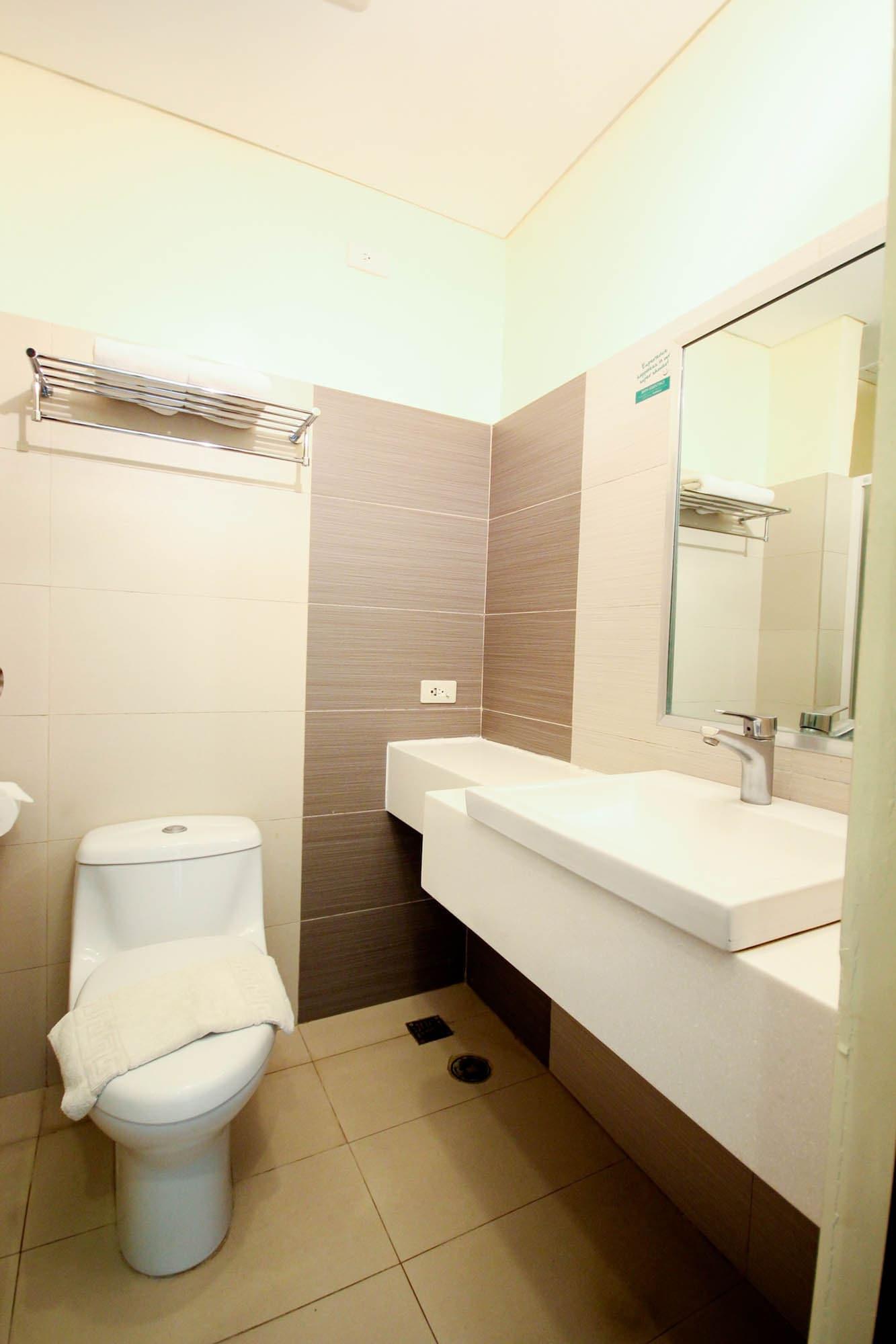 Go Hotels Lanang - Davao City Esterno foto