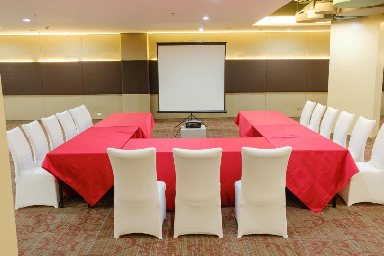 Go Hotels Lanang - Davao City Esterno foto