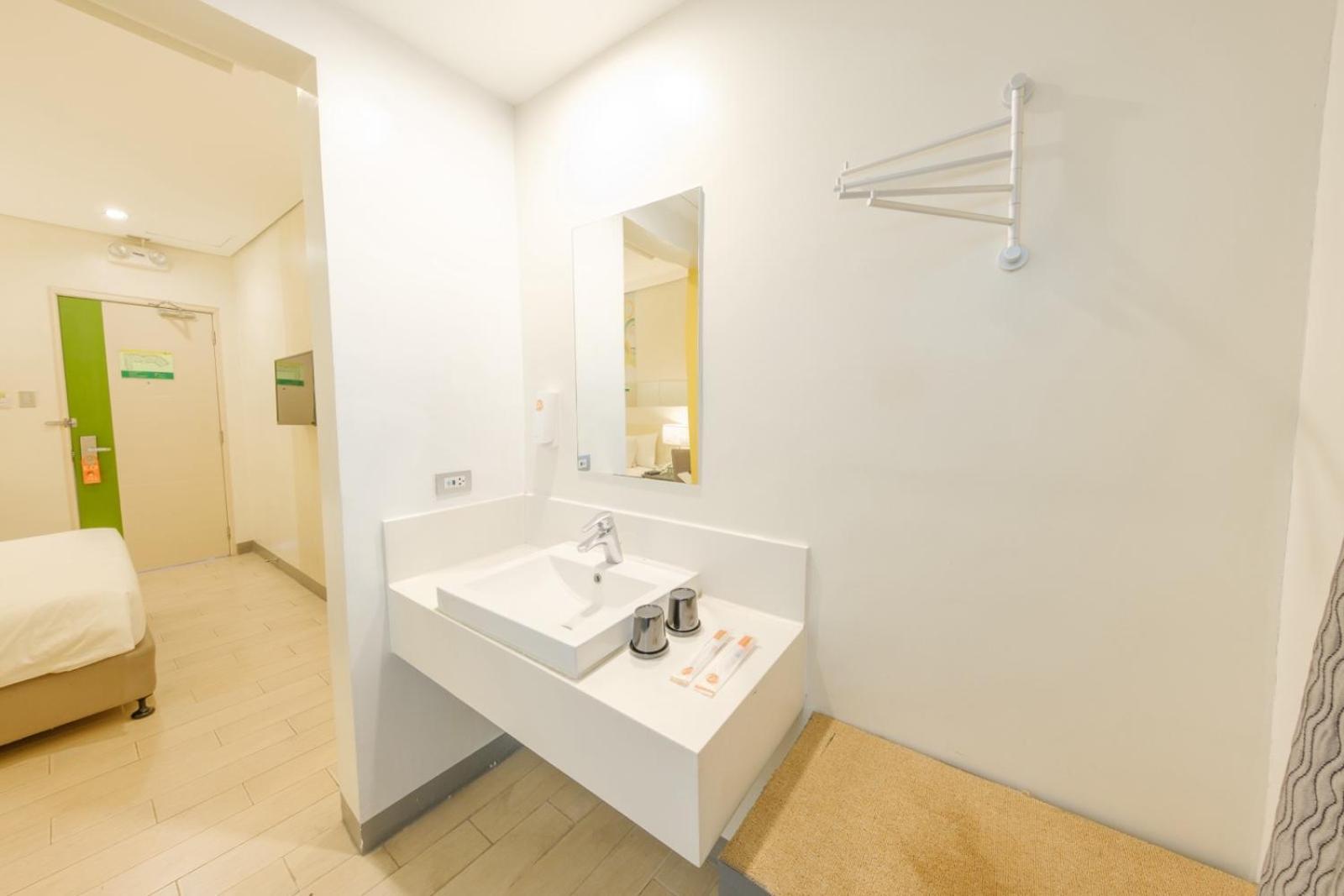 Go Hotels Lanang - Davao City Esterno foto