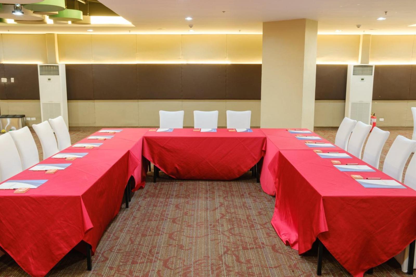 Go Hotels Lanang - Davao City Esterno foto