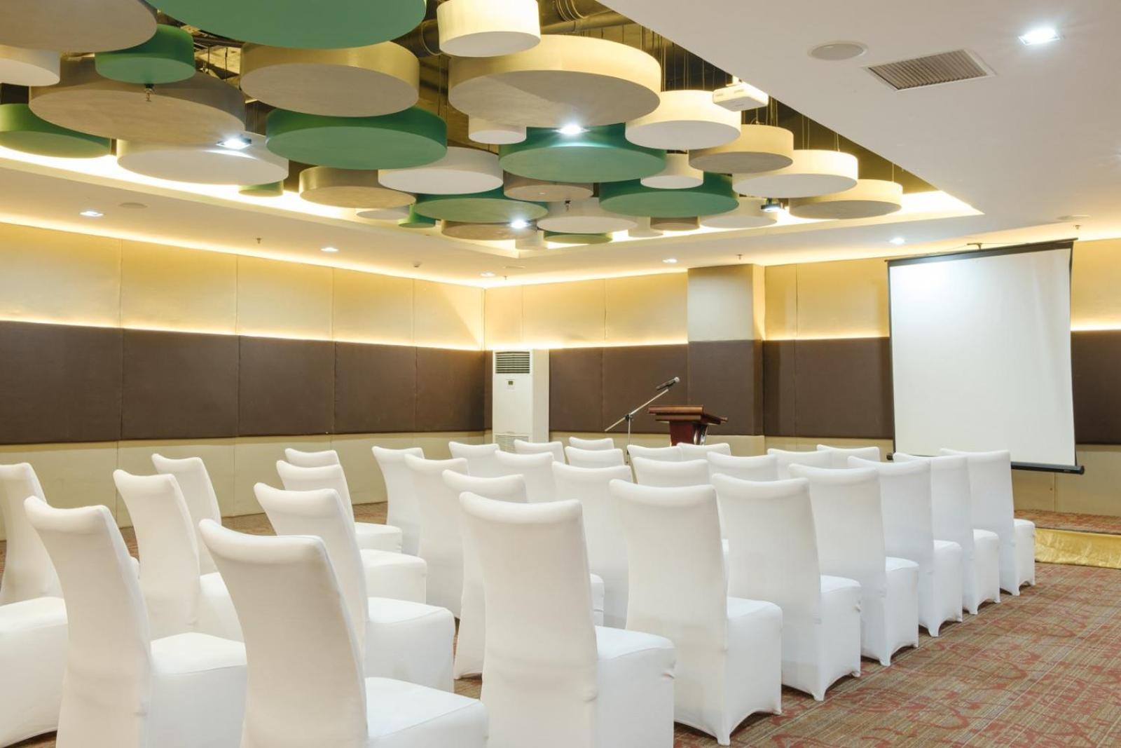Go Hotels Lanang - Davao City Esterno foto