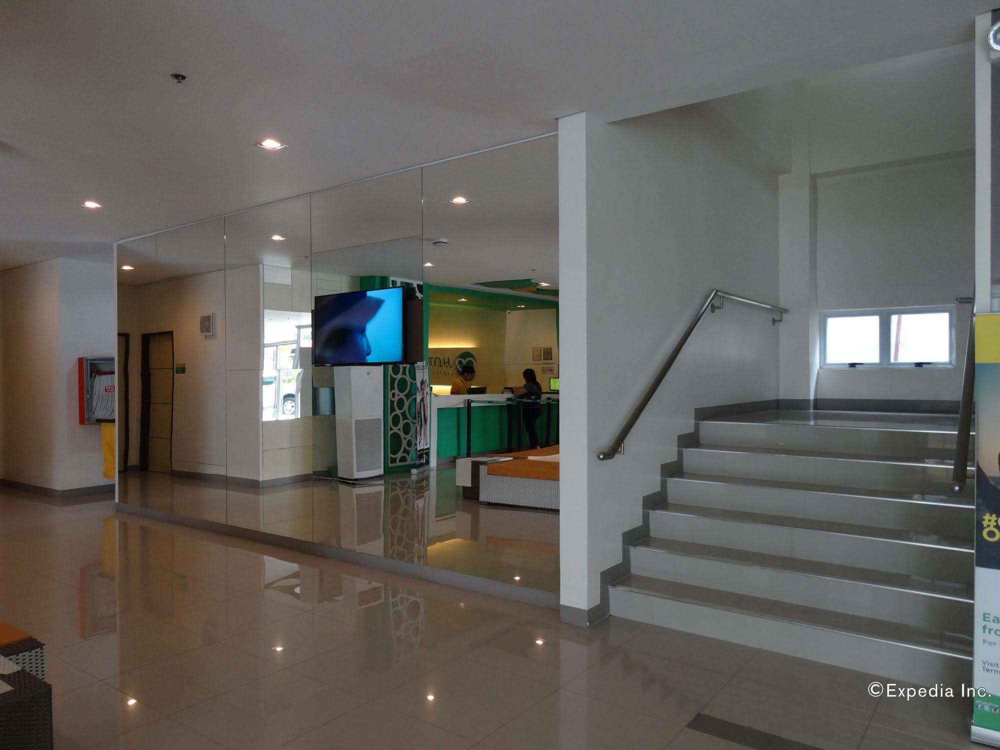 Go Hotels Lanang - Davao City Esterno foto