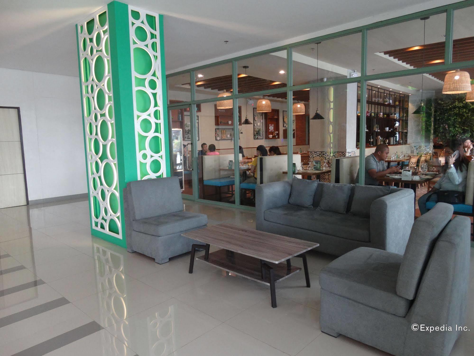 Go Hotels Lanang - Davao City Esterno foto