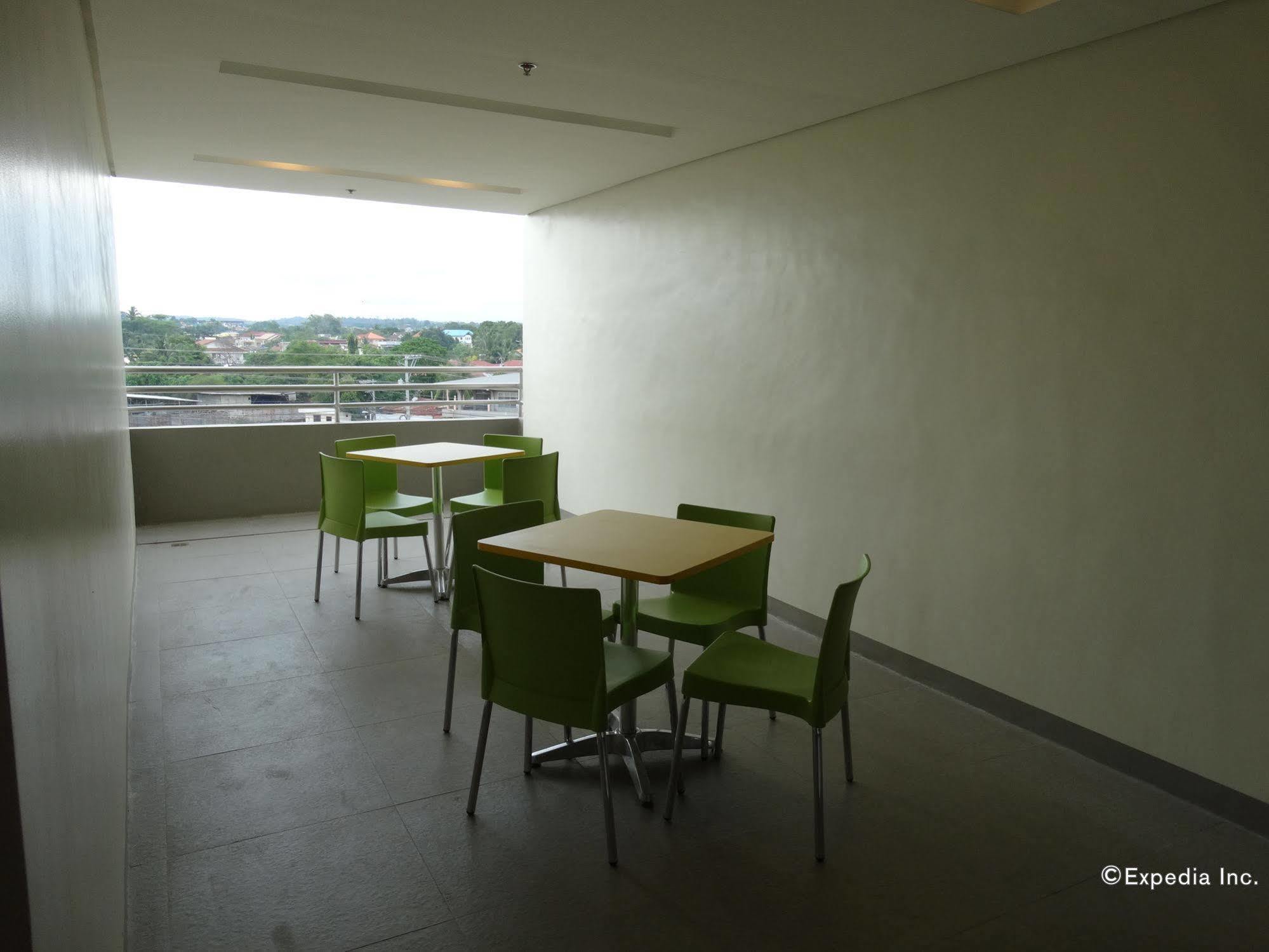 Go Hotels Lanang - Davao City Esterno foto