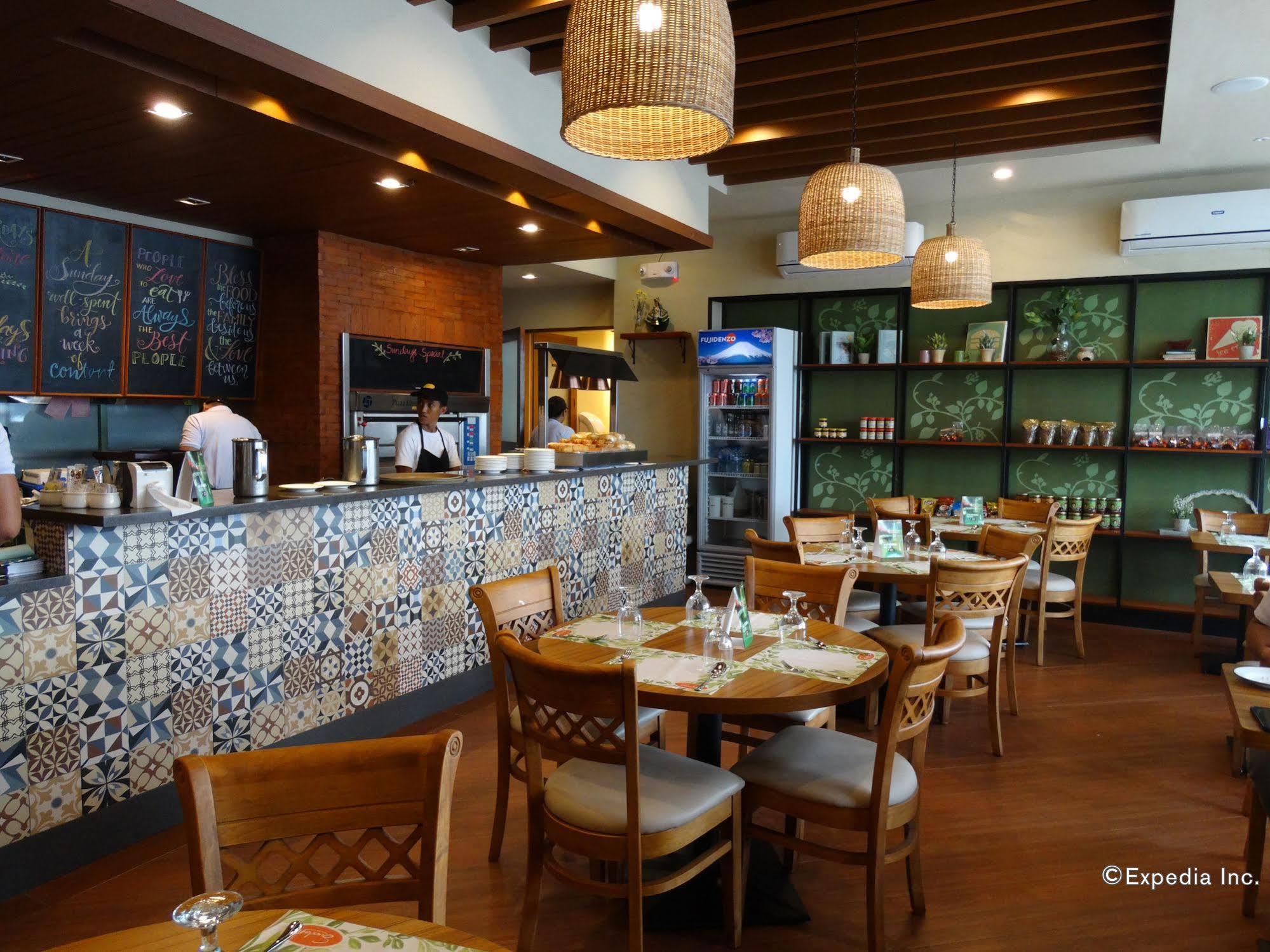 Go Hotels Lanang - Davao City Esterno foto